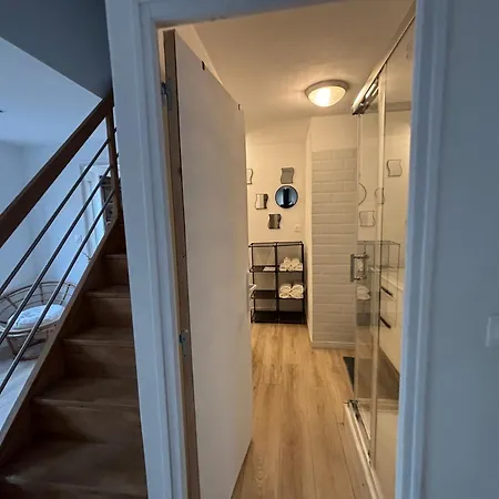 A La Ferme Eight Villa *